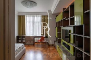 многокомн. кв., 373 м², этаж 4