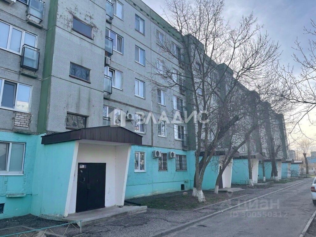 Продажа трехкомнатной квартиры 63м² 50, Элиста, Калмыкия респ., 8-й  микрорайон - база ЦИАН, объявление 300550312