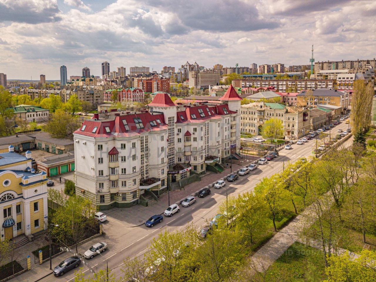 Продажа 2-комнатной квартиры 89 м² в кирпичном доме, Липецк, Первомайская  д.37, рядом нижний парк