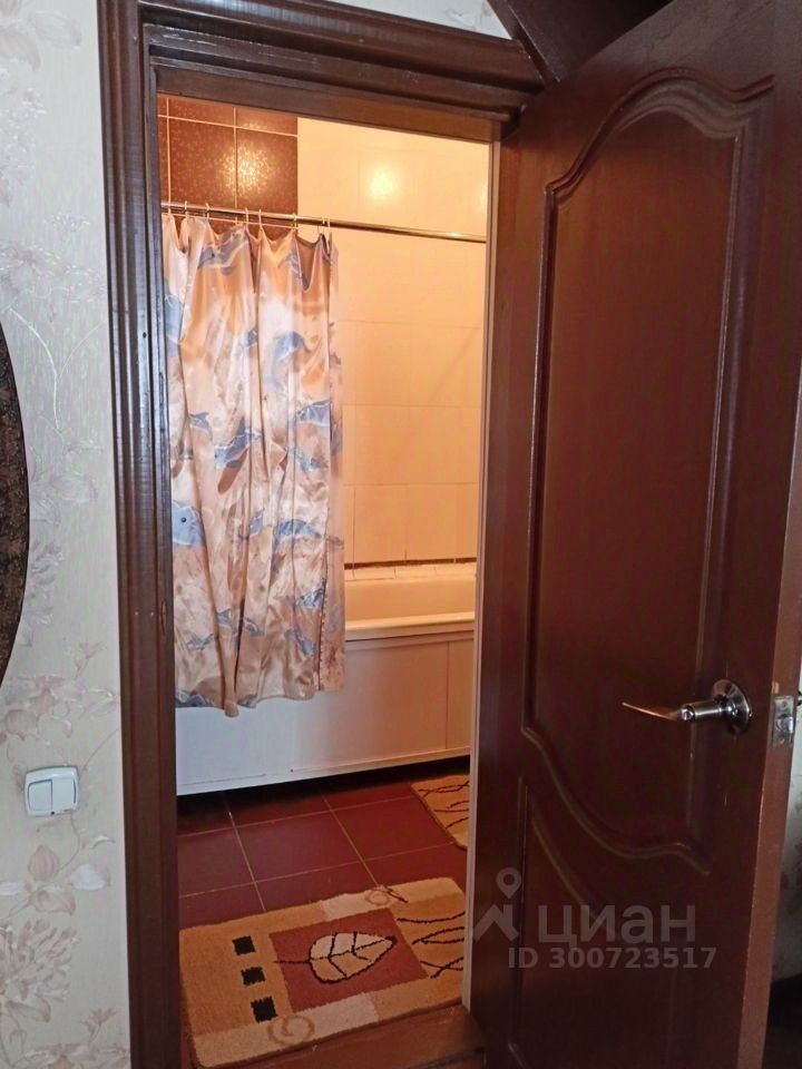 Продается коттедж в Барнауле, 153 кв.м. Ванная комната с плиткой и ванной. Отличное состояние, без отделки.