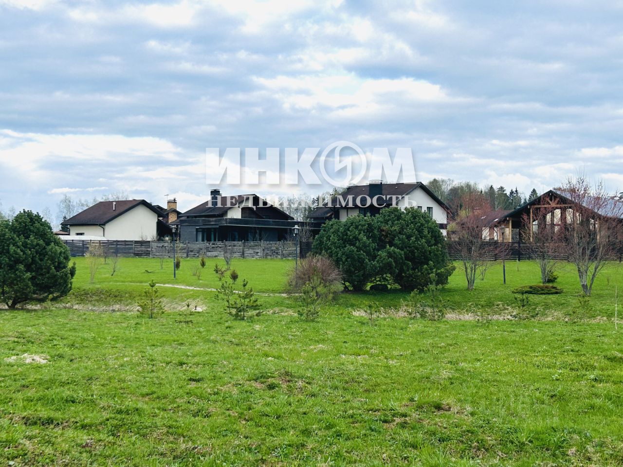 Купить загородную недвижимость в коттеджном поселке Истландия в деревне  Щекотово, продажа загородной недвижимости - база объявлений Циан. Найдено 2  объявления