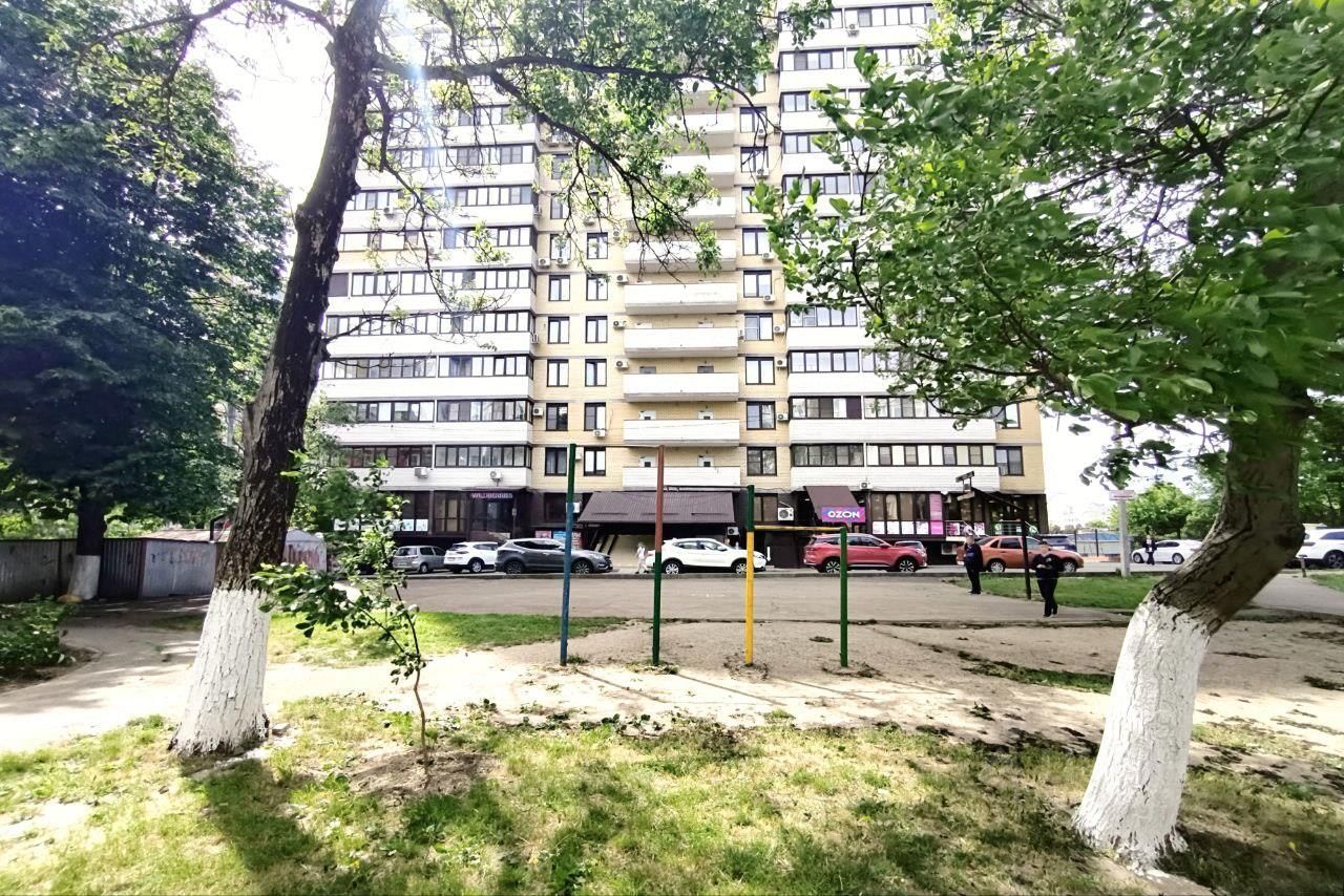 Купить квартиру на улица Тюляева, 1 в Краснодаре - 15 объявлений о продаже  квартир, цены, планировки — 2ГИС