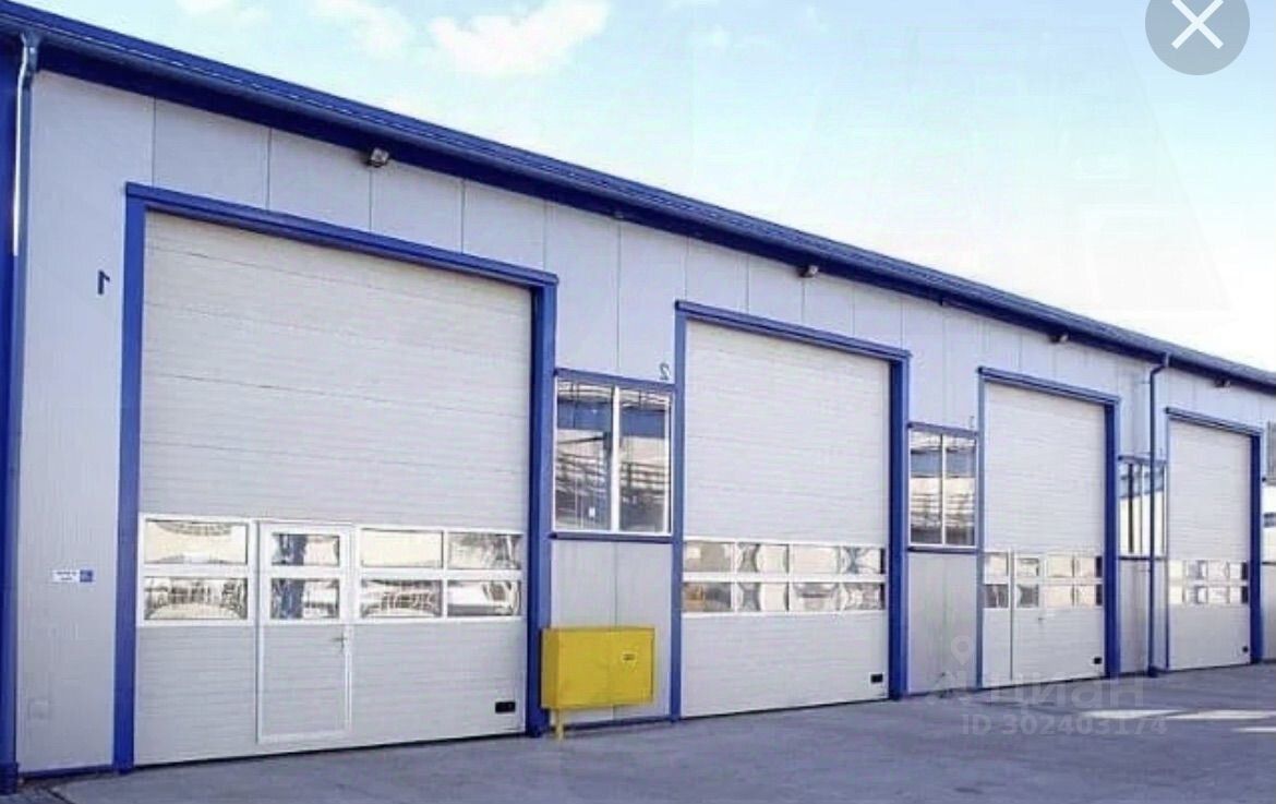 Ворота складских помещений. Ворота для склада. Ворота промышленные секционные из сэндвич панелей isd01 дорхан. Промышленные секционные ворота doorhan. Ворота промышленных зданий.