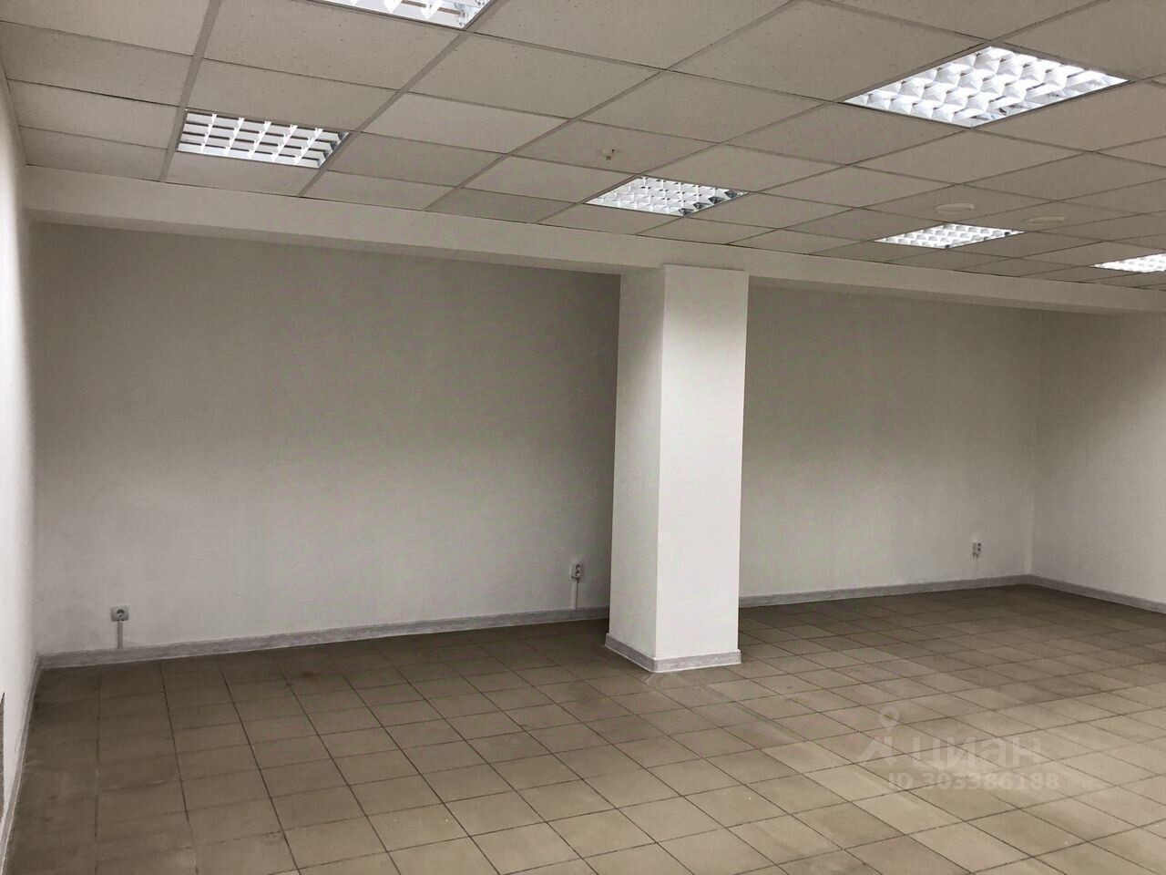 Сдается офис 51 кв.м на 1 этаже в Екатеринбурге. Просторное помещение без отделки, готовое к вашему дизайну.
