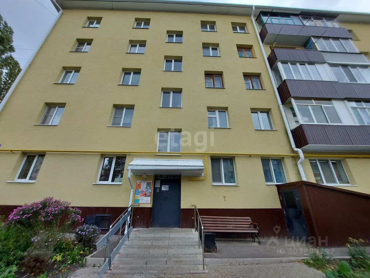 Продаю трехкомнатную квартиру 57,3м² ул. 5 Августа, 32, Белгород,  Белгородская область - база ЦИАН, объявление 303404792