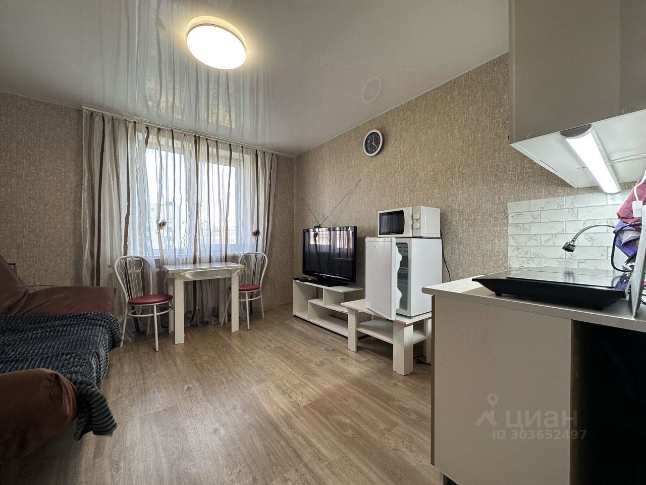 Уютная квартира в Екатеринбурге, 18 кв.м, 6 этаж, современный интерьер, мебель и техника включены. Отличное место для жизни.