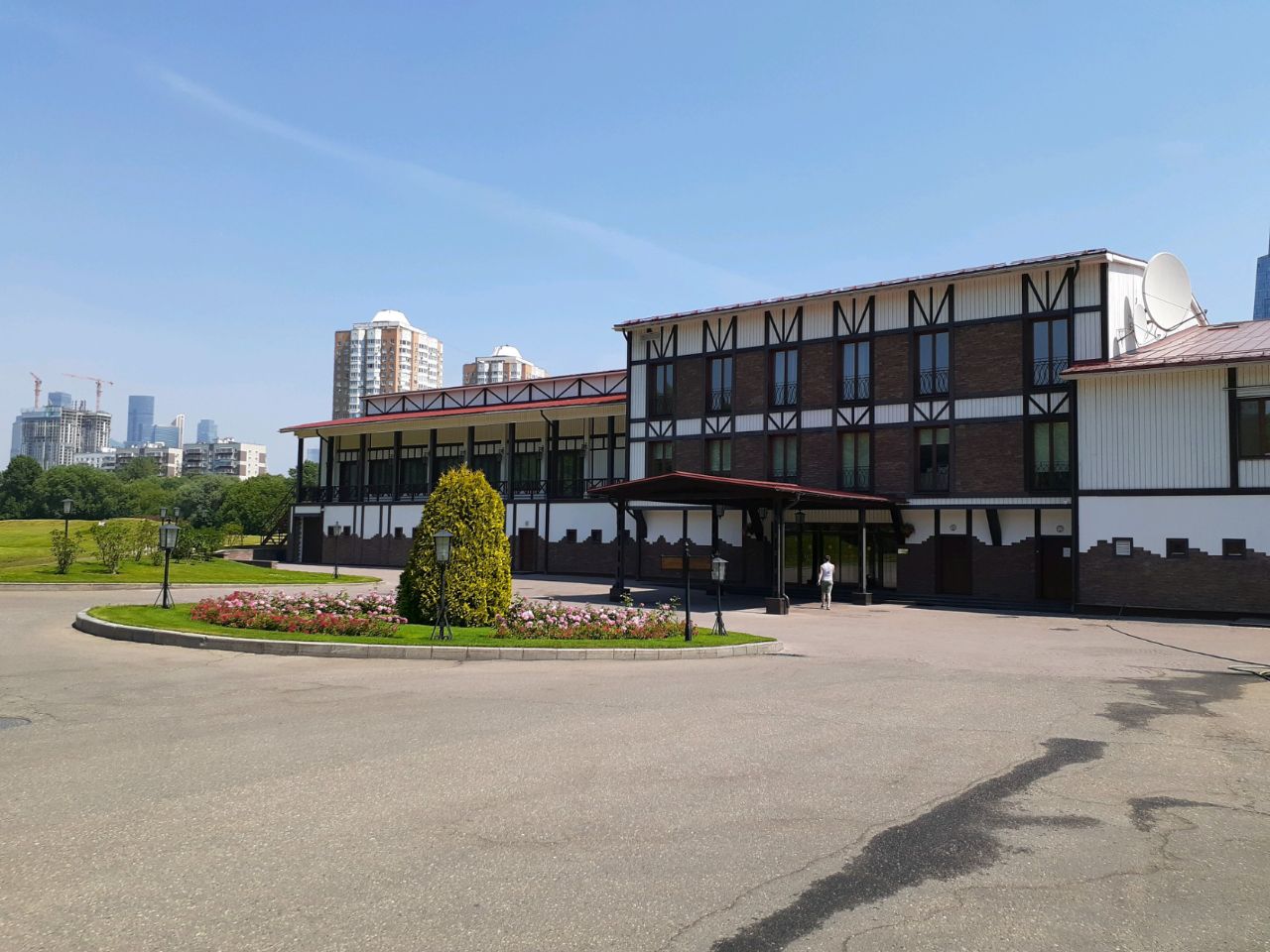 Бизнес Центр на ул. Довженко, вл1