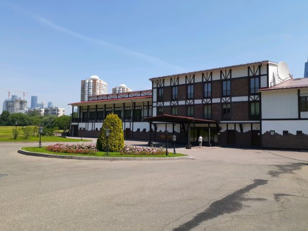 Бизнес-центр на ул. Довженко, вл1