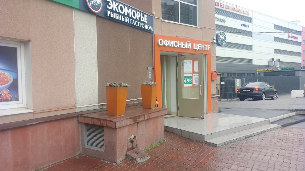 Торговом центре на ул. Маршала Полубоярова, 1