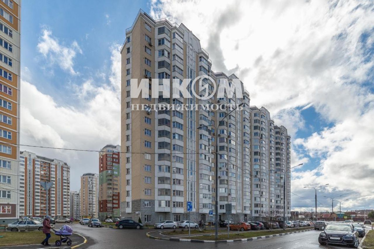 Продажа трехкомнатной квартиры 75,6м² ул. Авиаконструктора Петлякова, 5,  Москва, Внуковское поселение, м. Пыхтино - база ЦИАН, объявление 304109449