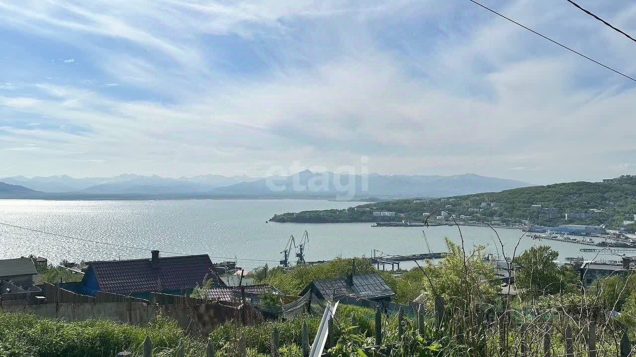 Купить земельный участок с домом под снос в Петропавловске-Камчатском,  продажа участков под строительство. Найдено 1 объявление.