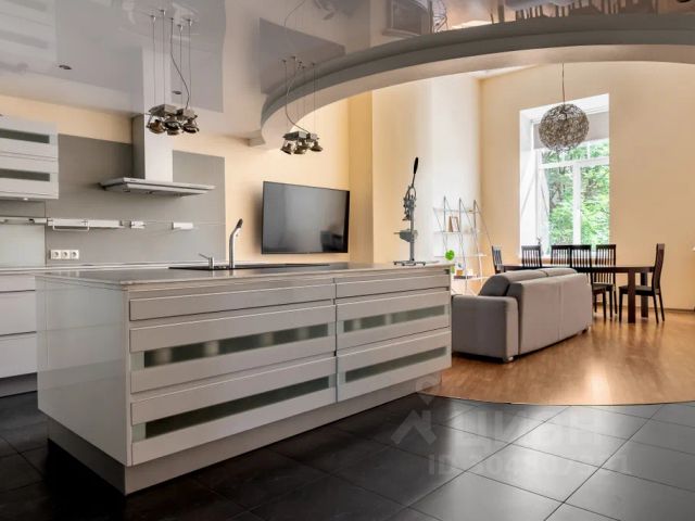 4-комн., 220 м², 4/4 этаж