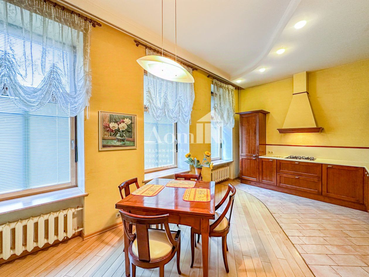 Продается3-комн.квартира,160м²