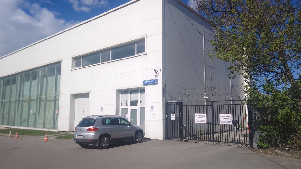 Торговом центре на ул. Плеханова, 9с2