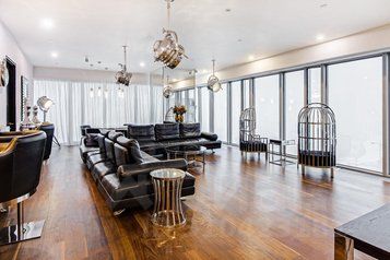 2-комн., 100 м², 63/82 этаж