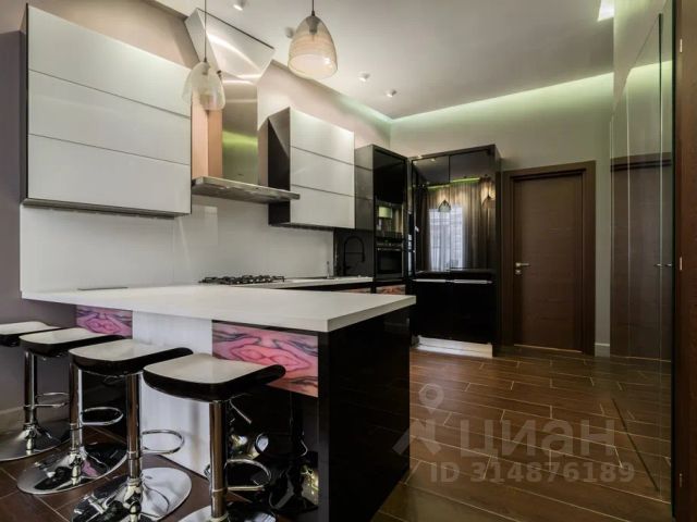 2-комн., 80 м², 1/3 этаж