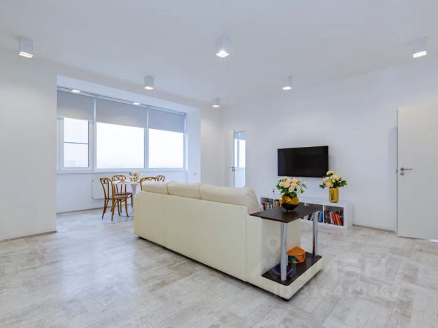 2-комн., 85 м², 21/22 этаж