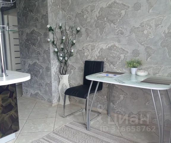 1-комн., 37 м², 1/10 этаж
