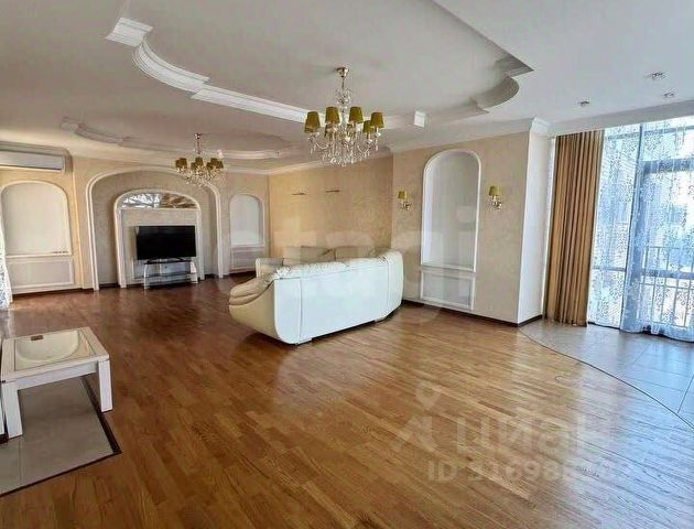 4-комн., 220 м², 8/18 этаж