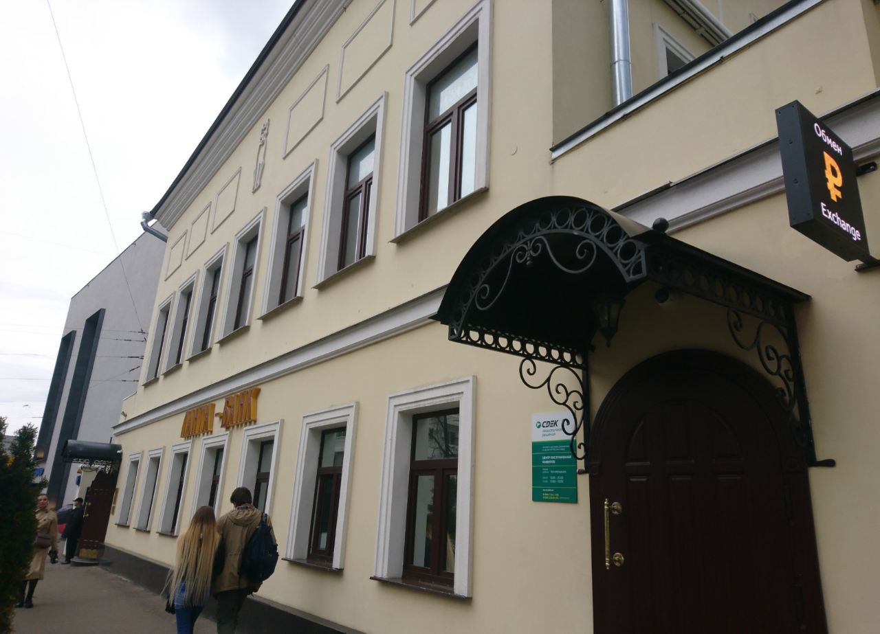 Торговом центре на ул. Новокузнецкая, 9с1