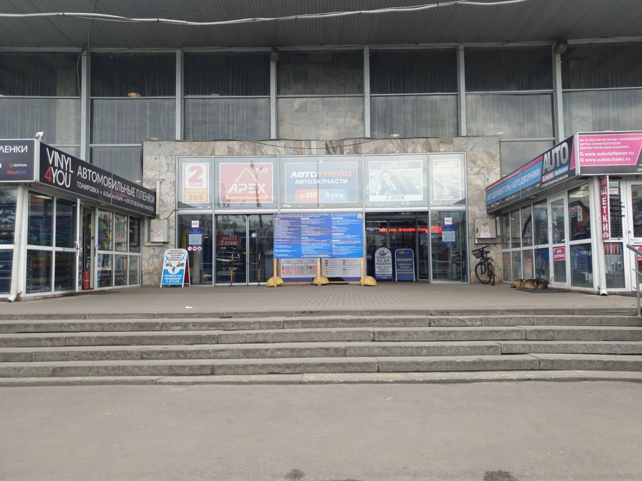 Торговом центре на ул. Южнопортовая, 22с1