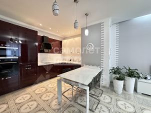 2-комн.кв., 83 м², этаж 4