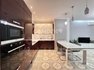 2-комн.кв., 83 м², этаж 4