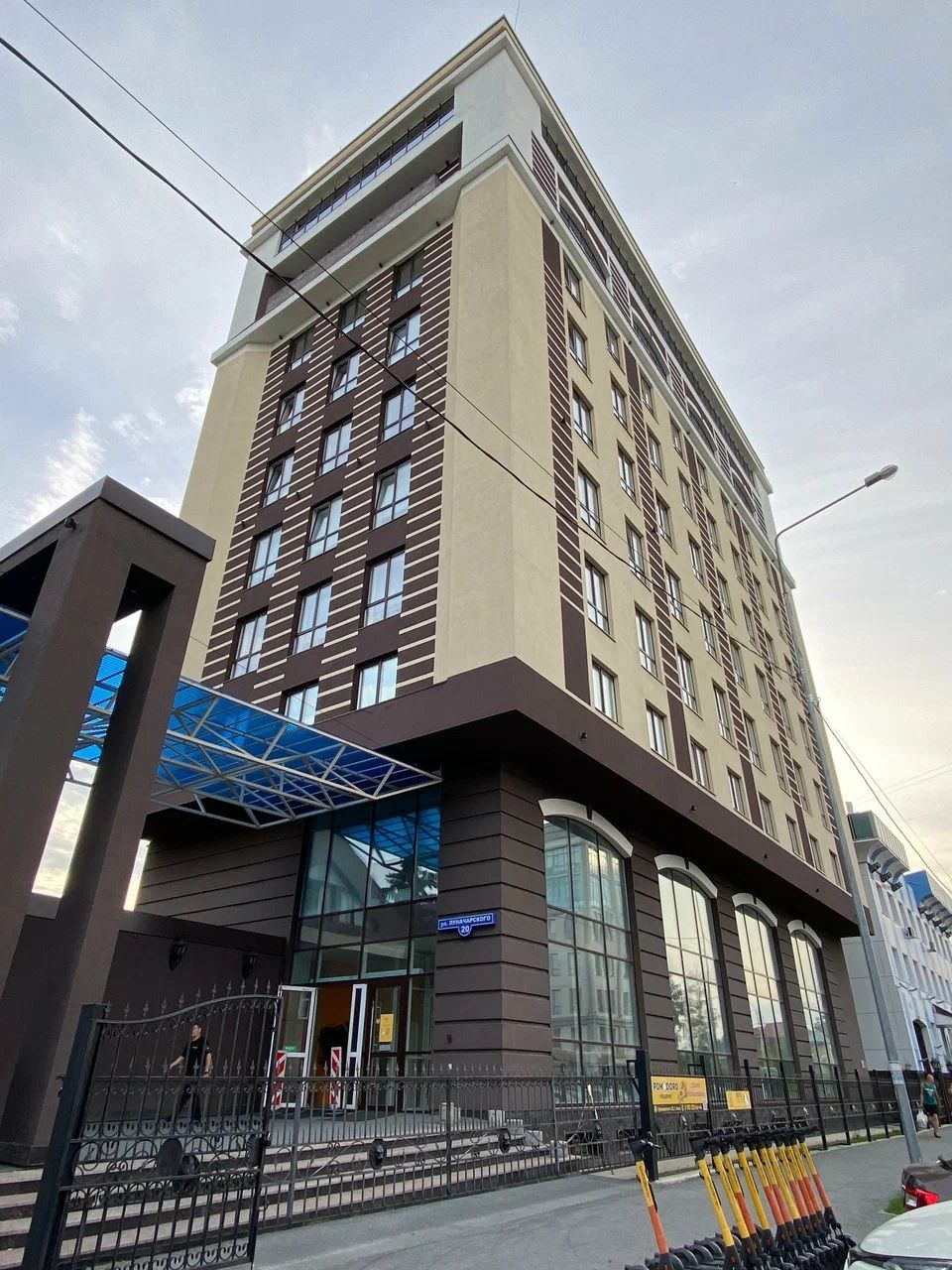 продажа помещений в БЦ на ул. Луначарского, 20