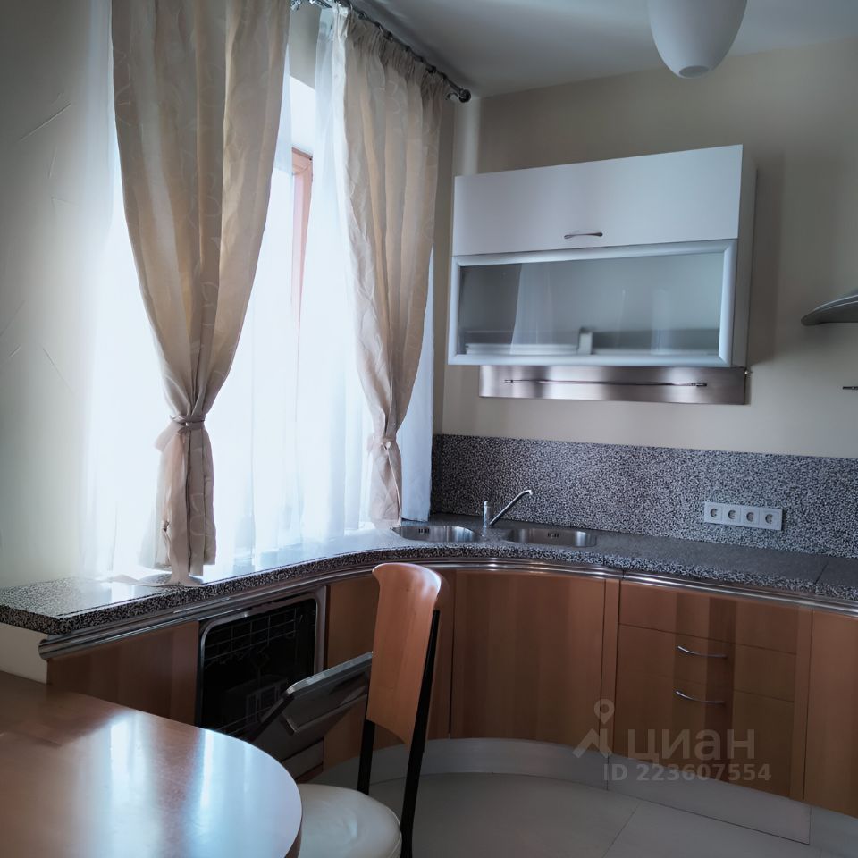 Аренда двухкомнатной квартиры 55м² Кутузовский просп., 5/3, Москва, м.  Краснопресненская - база ЦИАН, объявление 223607554