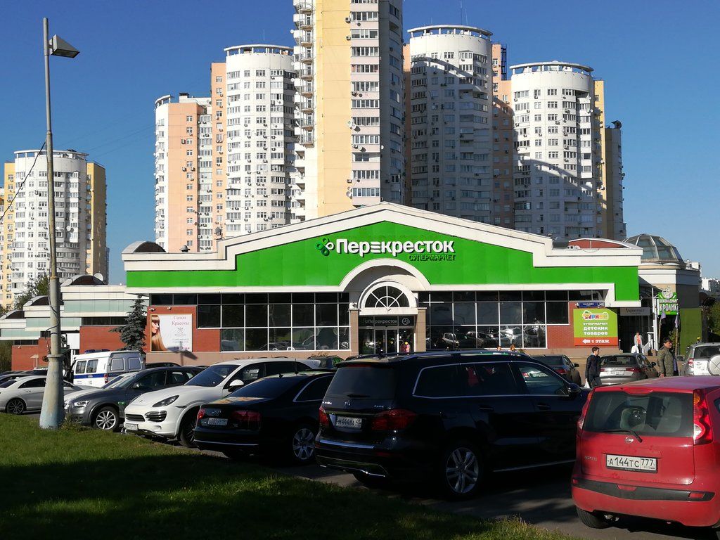 Торговом центре на ул. Удальцова, 42