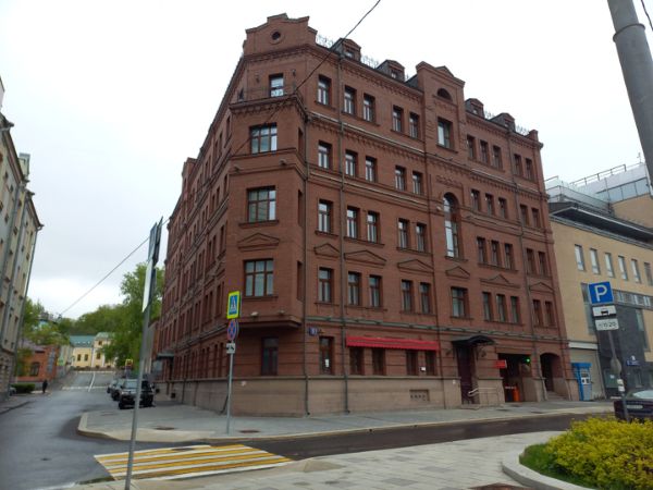 Отдельно стоящее здание в Известковом переулке, 1