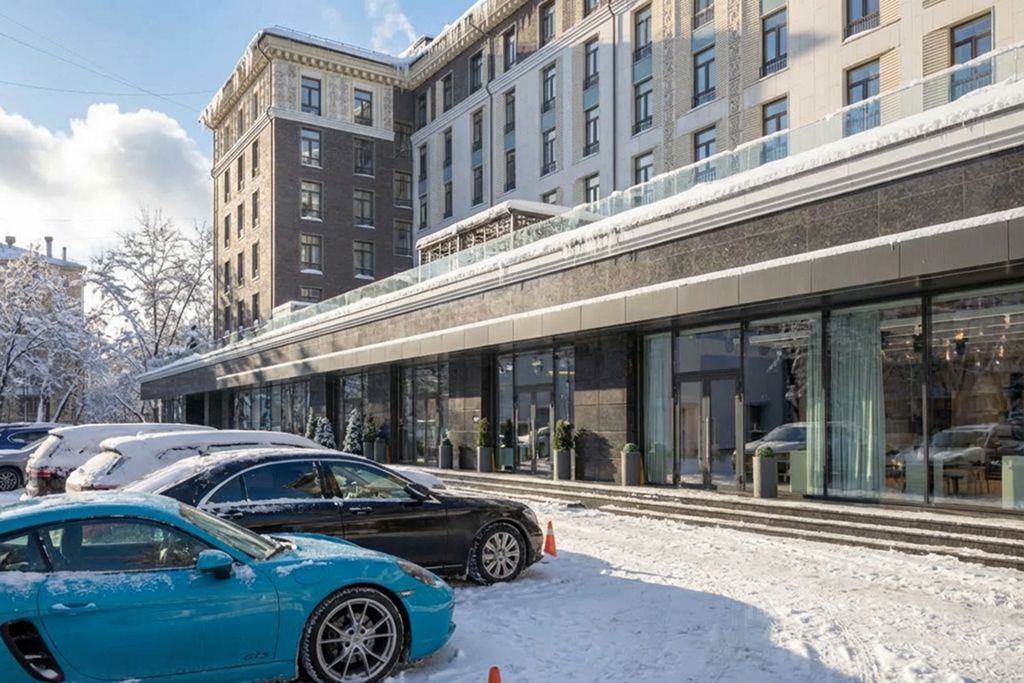 Уникальная резиденция с мансардой, Москва