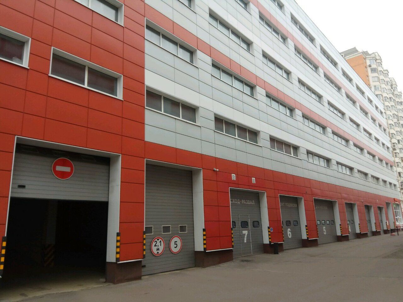 Торговом центре на ул. 13-я Парковая, 28А