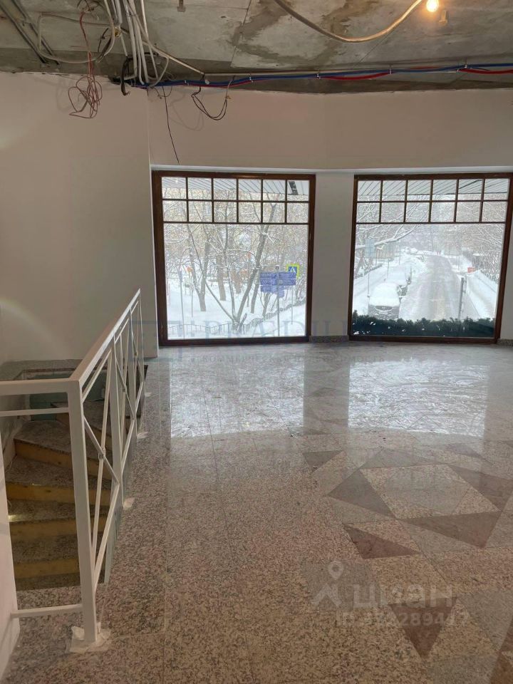 Търговски имот, 433 m²