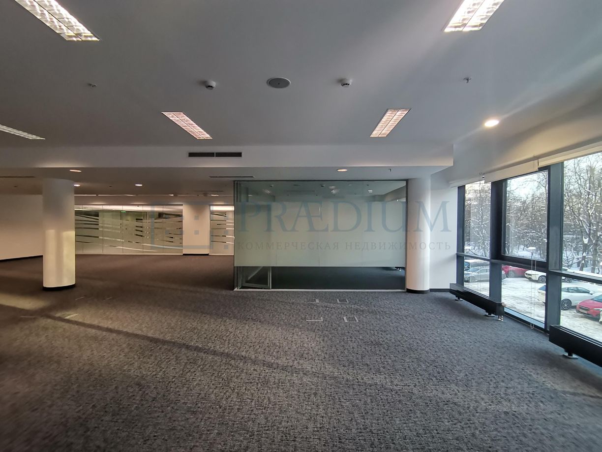 Търговски имот, 575 m²