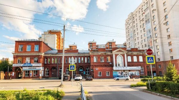 Бизнес-центр на ул. Октябрьская, 102