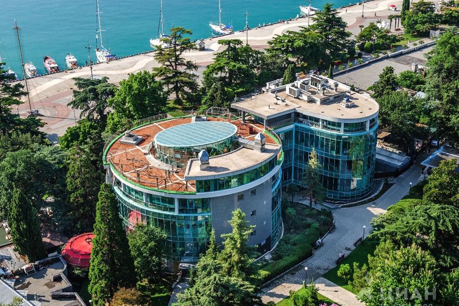 Тц ялта. ТЦ фонтан Ялта. Республика Крым, Ялта, набережная имени в.и. Ленина. Ялта набережная Ленина 5. Торговый центр на набережной Ялты.