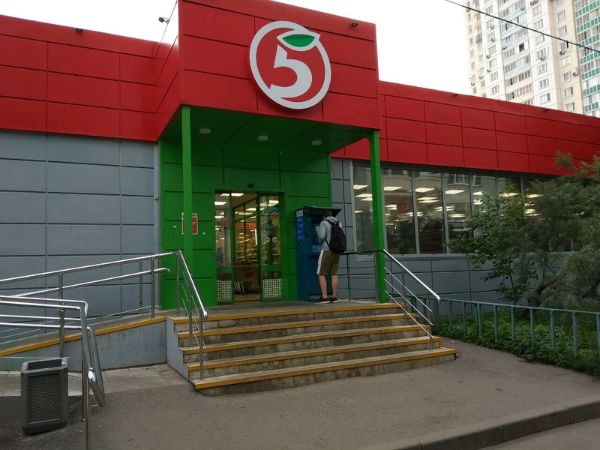 Торговый центр в Волжском Бульваре 95-й квартал, к7