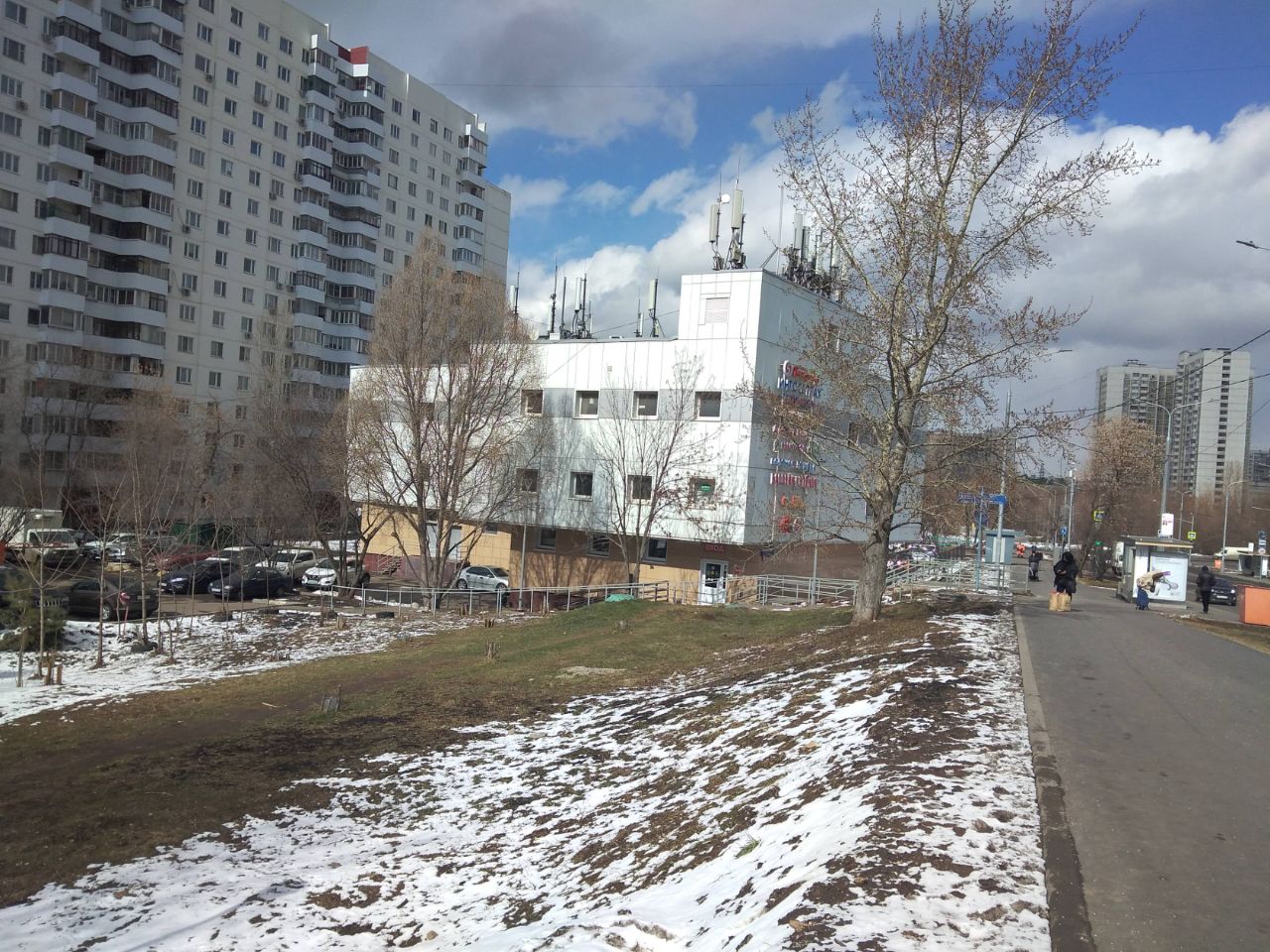 Торговом центре на ул. Мусы Джалиля, 4А