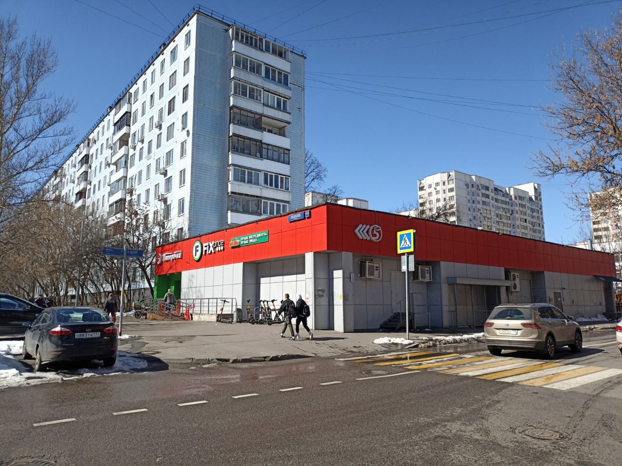Торговом центре на ул. Зои и Александра Космодемьянских, 11/15с1А