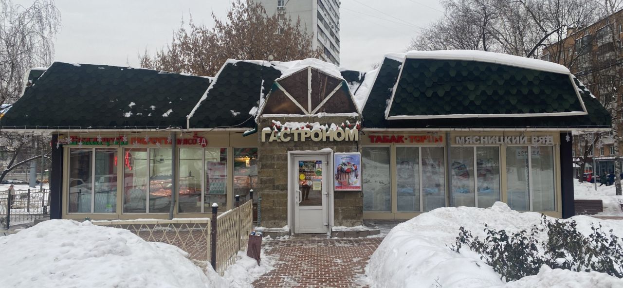 Торговом центре на проспекте Андропова, 19А