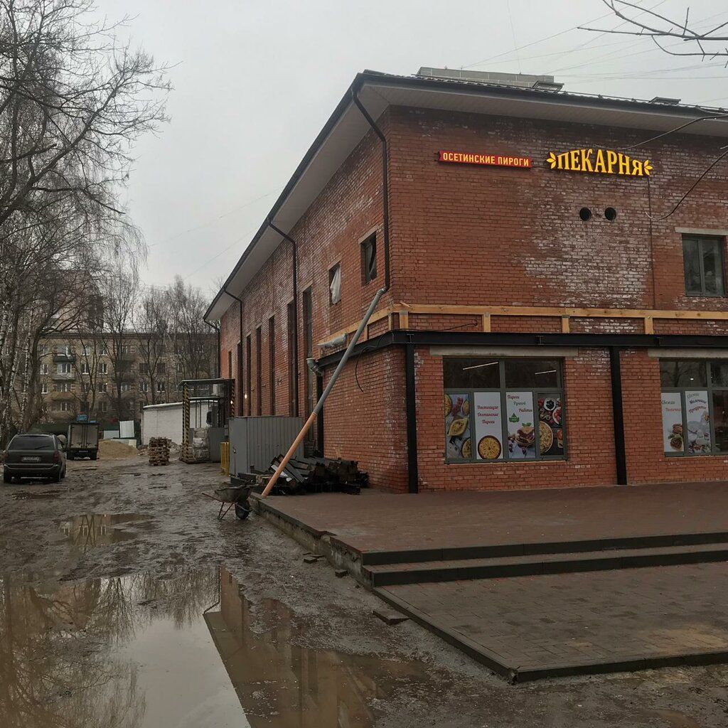 Торговом центре на ул. Седова, 13А