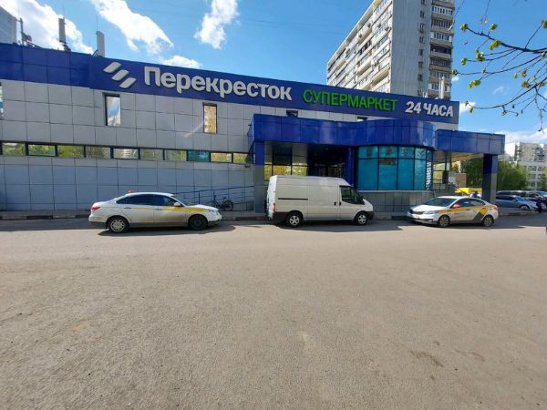 Торговый центр на ул. Маршала Полубоярова, 16к1