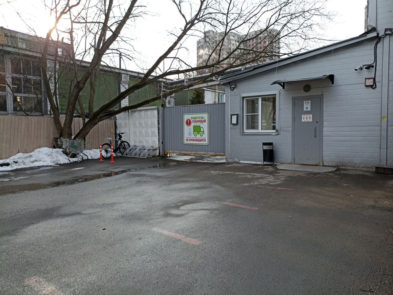 Складском комплексе на ул. Милашенкова, 4