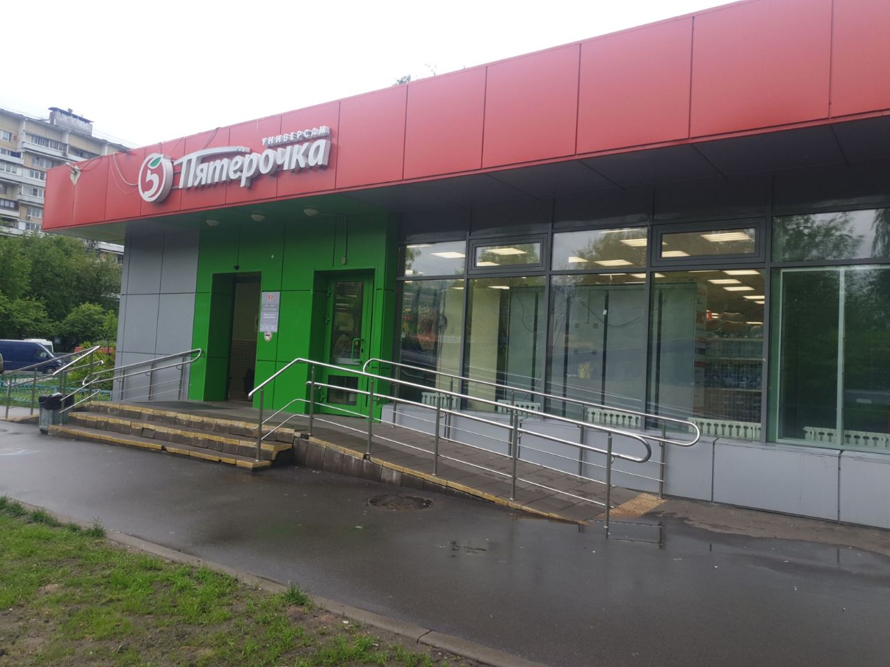 Торговом центре на Ореховом бульваре, 12к2А