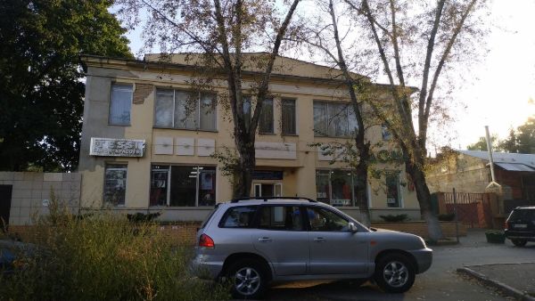 Торговый дом на ул. Булатниковская, 2