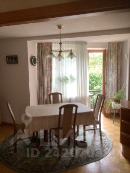 4-комн.кв., 130 м², этаж 3