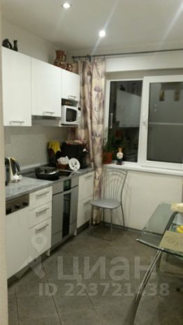 3-комн.кв., 90 м², этаж 3