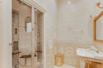 5-комн.кв., 240 м², этаж 5