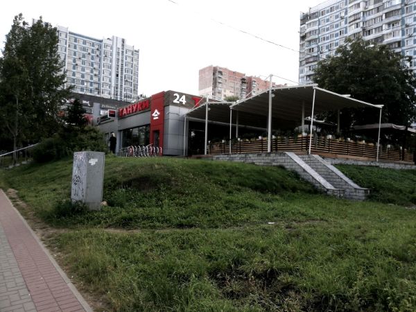Многофункциональный комплекс на Осеннем бульваре, 9
